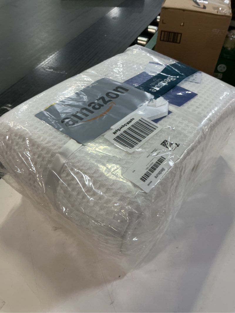Condition photo showing New/Like New for Bedsure Gentlesoft 100% Cotton Large Blanket Oversized King for Bed - Breathable Thick Waffle Weave Blanket for Summer, Couch Cover, White, 120x94 inches 01 - White Oversized King (120" x 94")