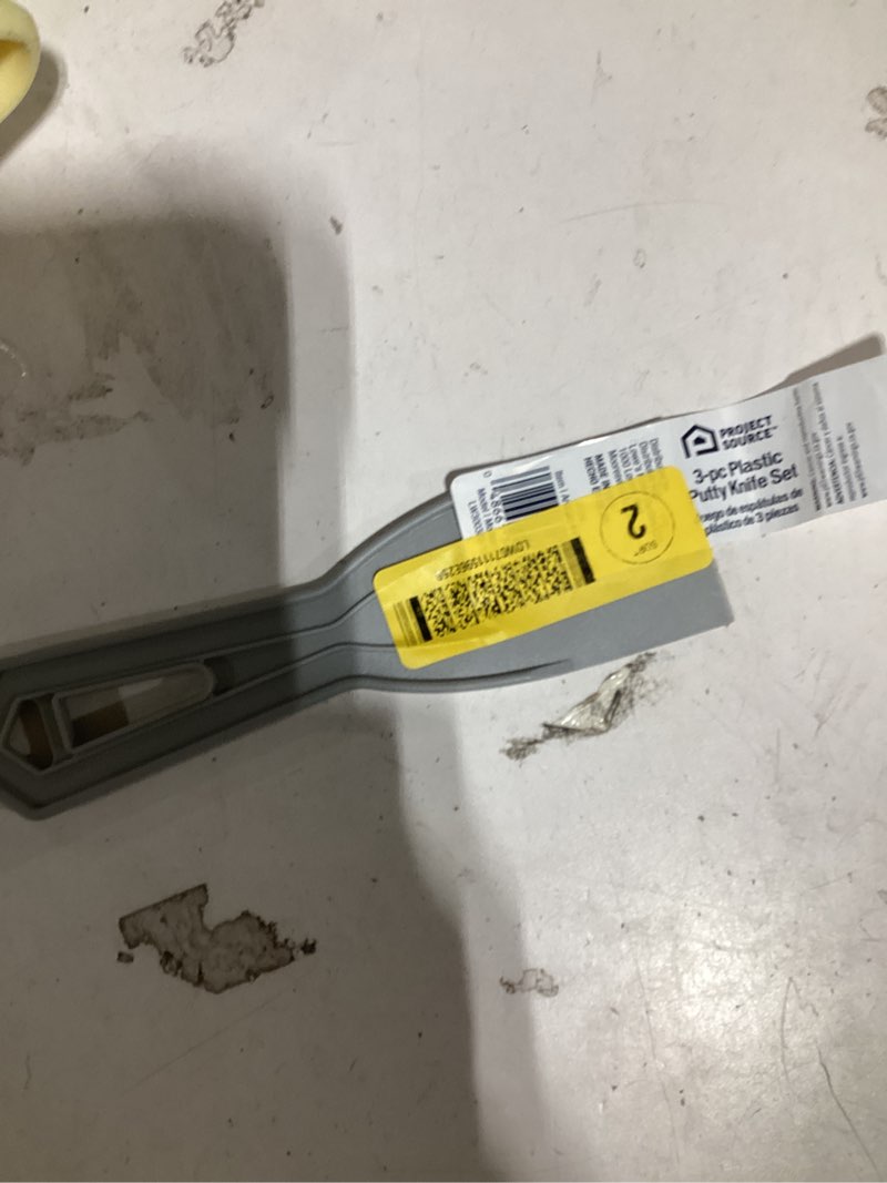 Condition photo showing Good Condition for Project Source 3 -Pack 2-in, 4-in, and 6-in Plastic Disposable Putty Knife