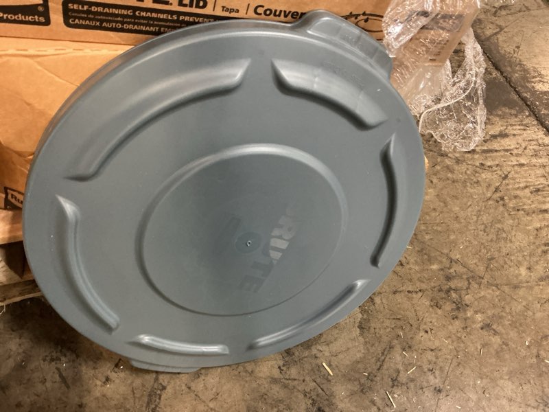 Condition photo showing New/Like New for brute 20 gal. 75.7 l gray round trash can lid 3 pcs