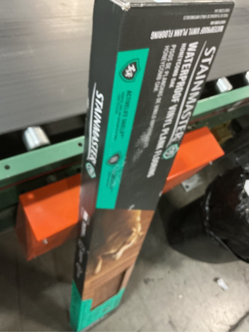 Condition photo showing Good Condition for  STAINMASTER PetProtect Honeycomb 20-mil x 7-in W x 48-in L Waterproof Luxury Vinyl Plank Flooring