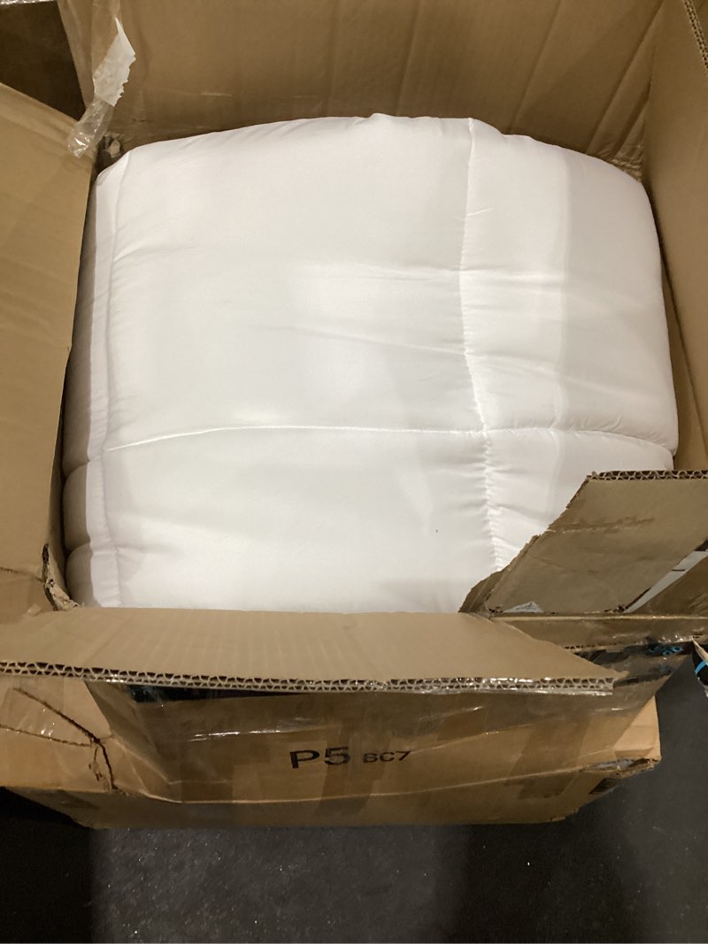 Condition photo showing As Is for queen mattress topper  and  white comforter , 4.5 inch memory foam mattress topper for back pain & pressure relief - 2.5\\\" cooling memory foam soft and supportive + 2\\\" pillow top mattress pad cover, with 8-21\\\" deep pocket white queenw
