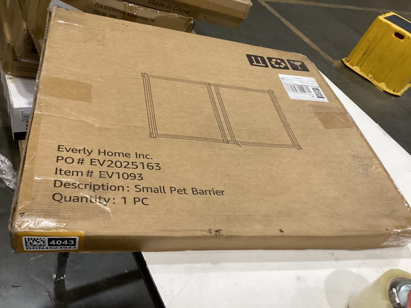 Condition photo showing Good Condition for beenbkks clear ferret gate, step over short dog barrier