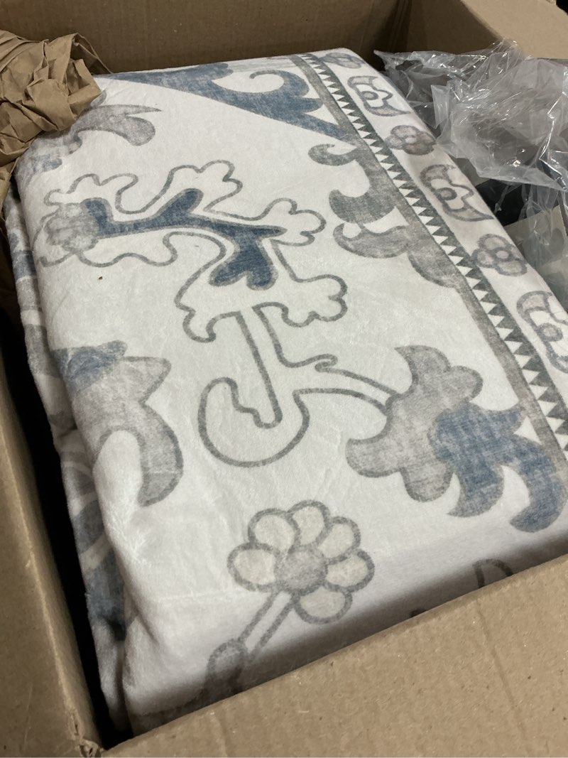 Condition photo showing Good Condition for rugxara 8x10 washable area rug for living room, extra large neutral vintage boho rugs for office, kids room, farmhouse, durable low pile non slip carpet for high traffic areas, light blue grey blue & grey 8' x 10' (rectangular)
