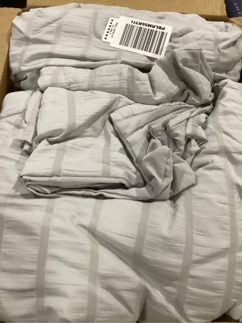 Condition photo showing Good Condition for AveLom Seersucker King Comforter Set (104x90 inches), 3 Pieces - 100% Soft Washed Microfiber Lightweight with 2 Pillowcases, All Season Down Alternative for Bedding, Light Gray Light Gray King (104''x90'')