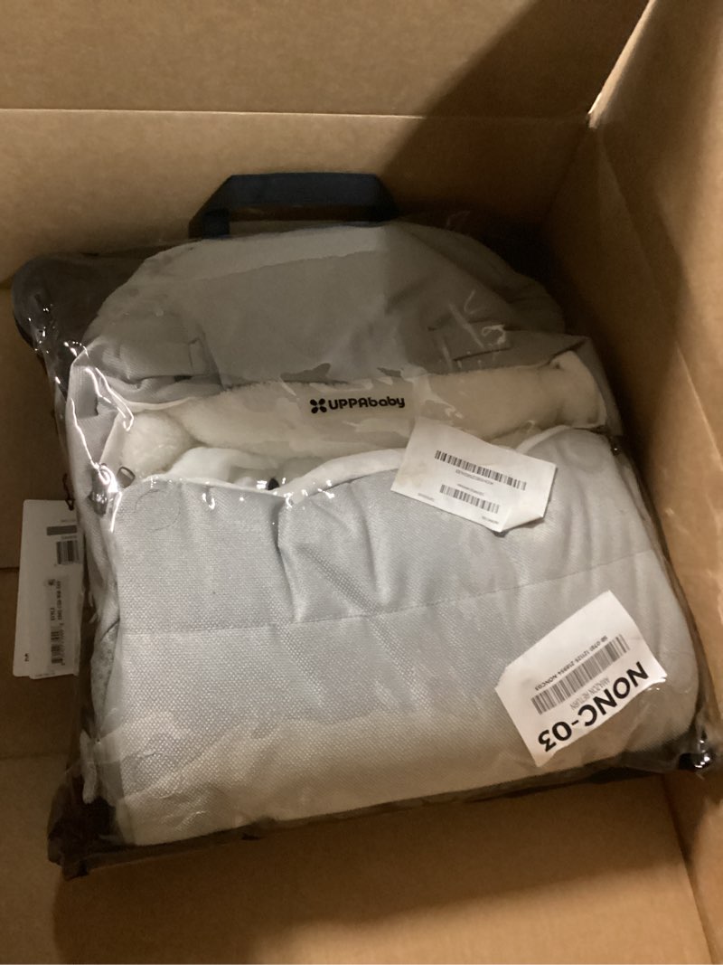 Condition photo showing New/Like New for UPPAbaby CozyGanoosh 2-in-1 Seasonal Footmuff - Easily Attaches to UPPAbaby Strollers and RumbleSeat – Versatile, Ultra-Plush Zip-Out Liner for Cold Weather – Savannah (Pearl Gray Jacquard) CozyGanoosh 2-in-1 Footmuff Savannah (Pearl Grey Mélange)