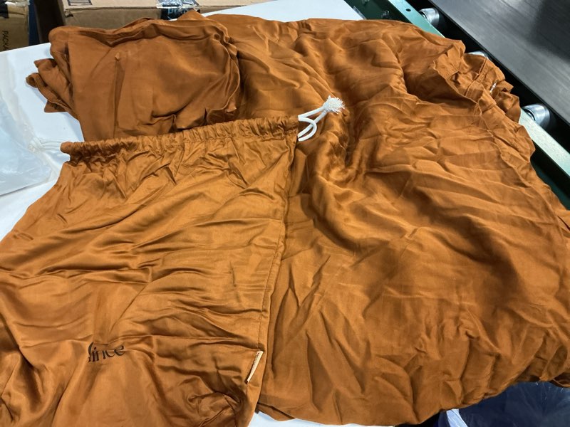 Condition photo showing Good Condition for quince bamboo duvet cover with sham set king/cal king terracotta