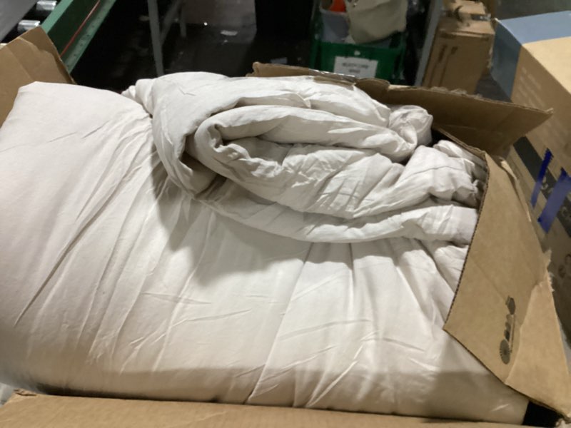 Condition photo showing Good Condition for MUXHOMO Queen Comforter Set, Beige Comforter for Queen Size Bed, Soft Warm Bedding Set 3 Pieces for All Seasons, 1 Comforter (88"x88") and 2 Pillow Shams (20"x30")