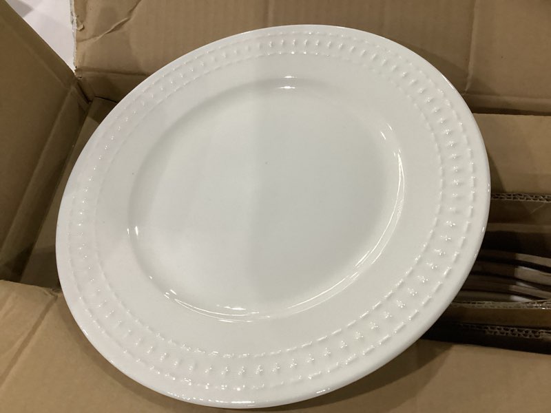 Condition photo showing Good Condition for tabletops gallery embossed white porcelain round dinnerware - bloom 12 piece dinnerware set 12 piece white bloom