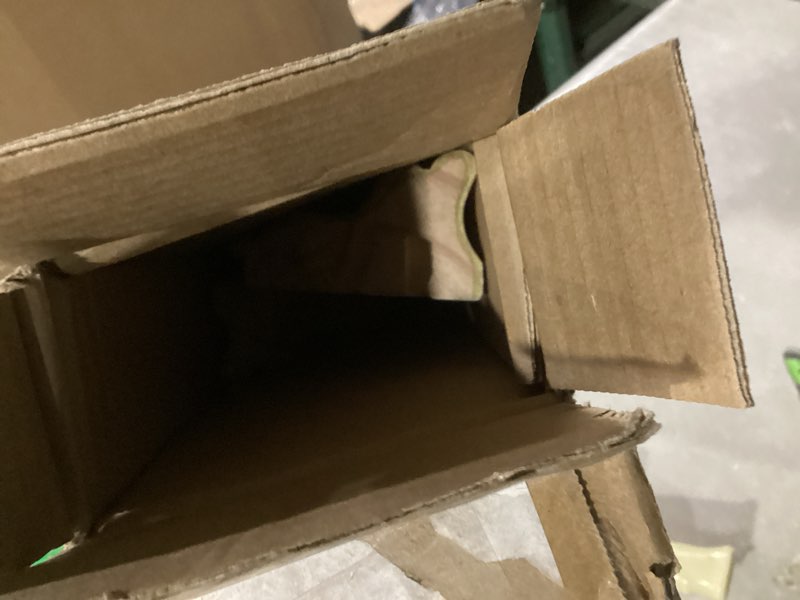 Condition photo showing Good Condition for Antique Frame for 20x24 Canvas Paintings, No Front & Back, 3.6" Wide DIY Solid Wood Vintage Frames For Baroque Victorian Wall Art Prints Class Artwork Designer, Home Office Gallery Decor (Gold) 20x24“