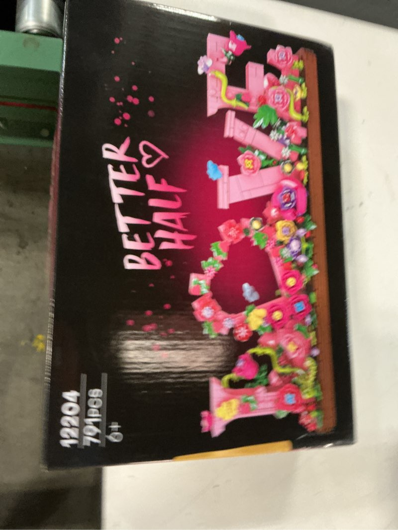 Condition photo showing New/Like New for Heart Ornament Building Toy Kit,Love Shaped Flowers Building Set,791PCS Flowers Roses Botanical Plant DIY Collection for Adults Kids Girls and Boys,Home Decor Gift for Birthday, Valentines