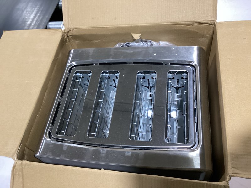 Condition photo showing New/Like New for black+decker 4-slice toaster, stainless steel, tr4900ssd