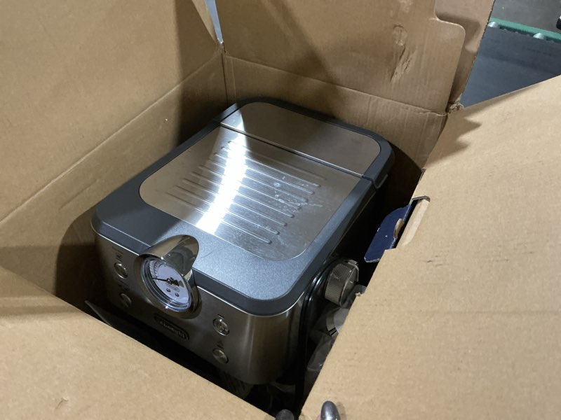 Condition photo showing As Is for de’longhi classic espresso machine with milk frother, 15-bar pump & temperature control - barista coffee maker kit for espresso, latte, cappuccino & iced
