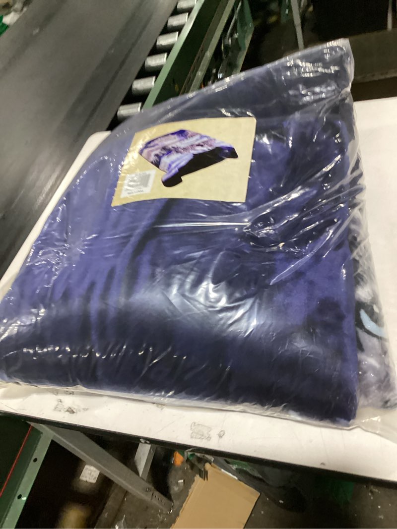 Condition photo showing Good Condition for lavish home wolf blanket - 74x91-inch printed winter wolf blanket - plush thick 7.5lb faux mink queen throw for couch, sofa, or bed - new/blue and white blue and white 7.5-lb