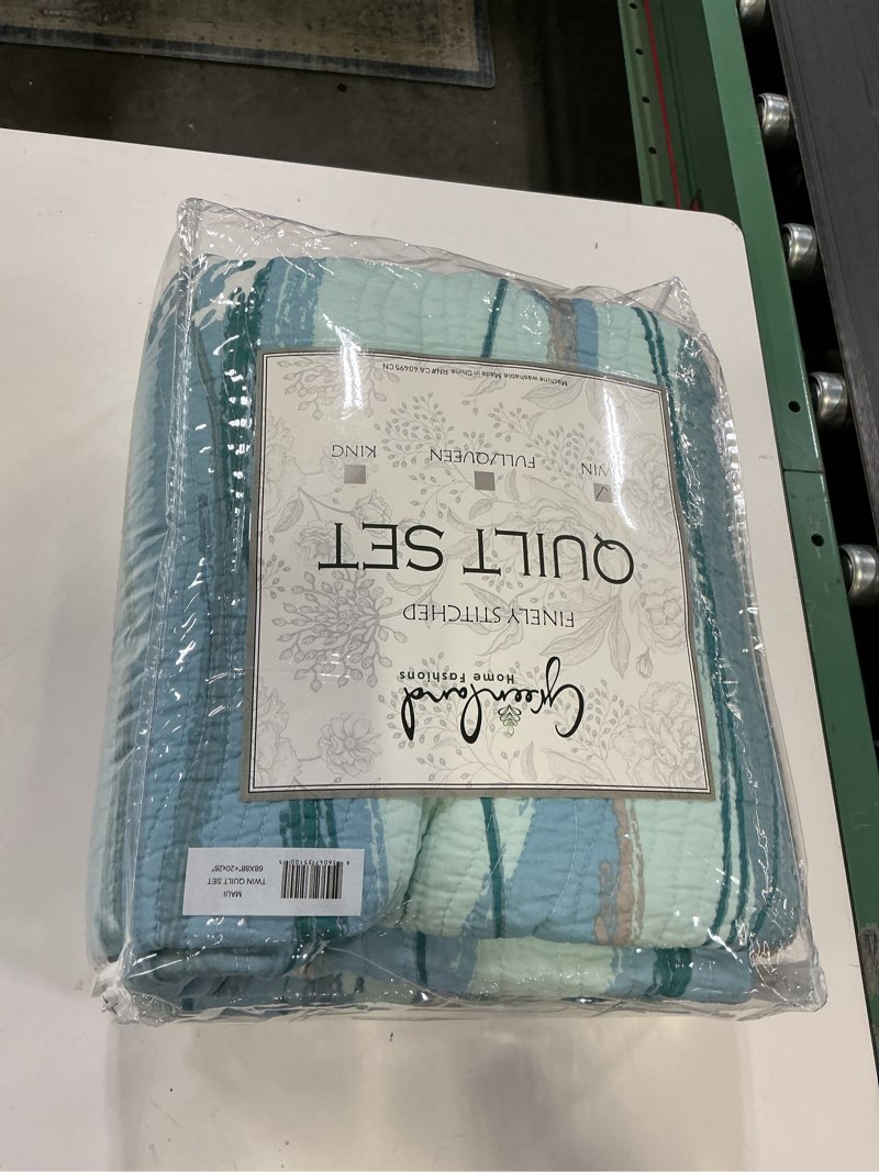 Condition photo showing New/Like New for Greenland Home Maui Embroidered Coastal Quilt Set, Full/Queen (3-Piece) Full/Queen (3 Piece) Blue