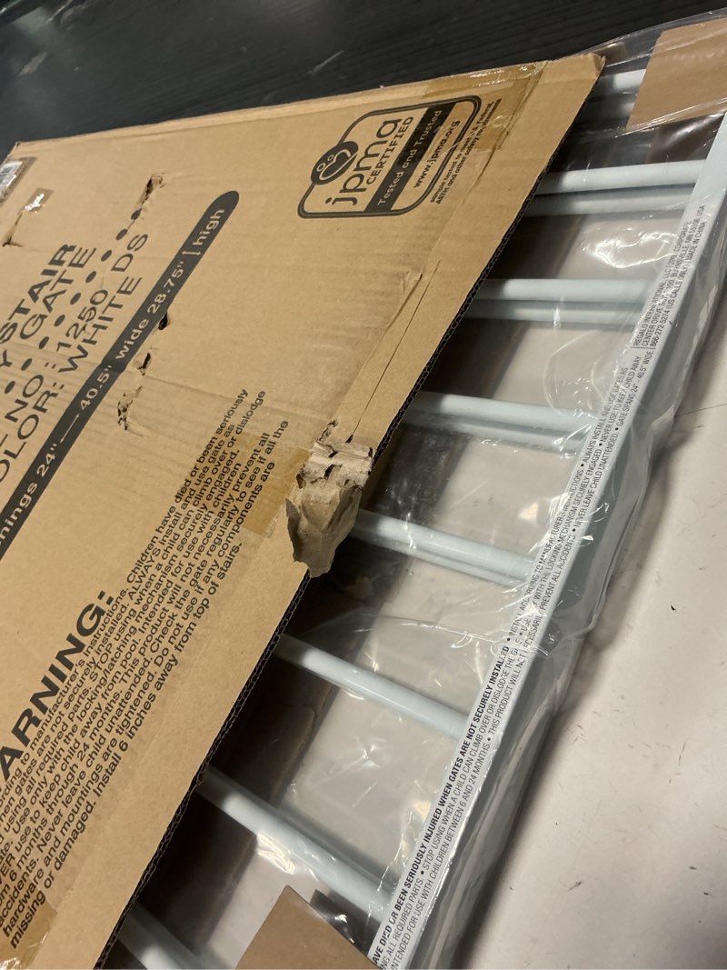 Condition photo showing Good Condition for regalo 2-in-1 extra wide stairway and hallway walk throughbaby safety gate, hardware mounting, white 24"x40.5"x28.5"(pack of 1) white 24-40.5"w x 28.75"h