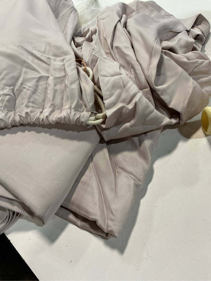 Condition photo showing As Is for mulberry silk sheet set queen 4 pieces  (champagne)