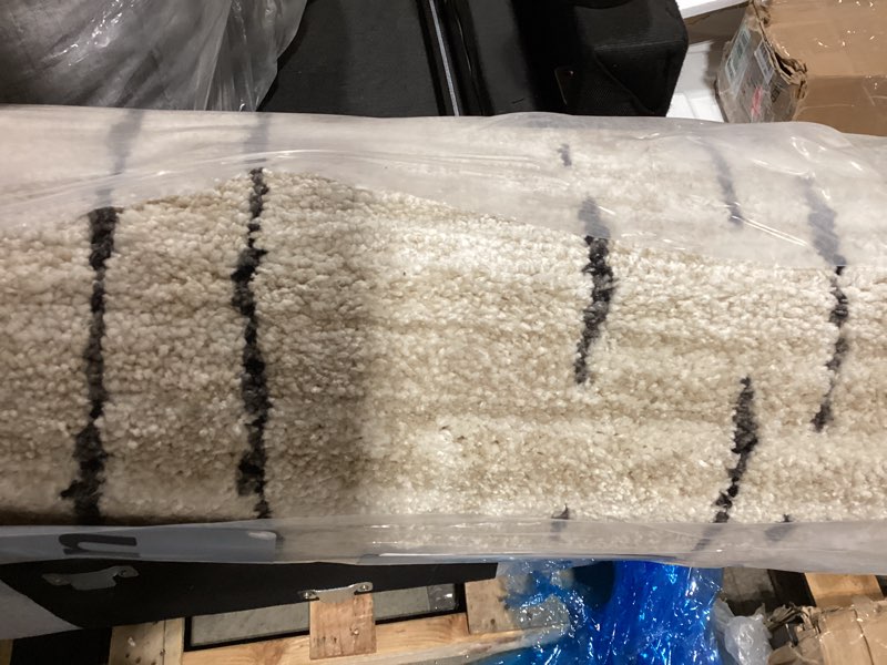 Condition photo showing As Is for Loloi Darby Collection DAR-06 Sand/Dk. Grey 5'-3" x 7'-6" Area Rug