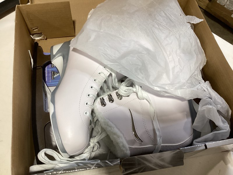 Condition photo showing Good Condition for jackson figure ice skates js180 / js181 / js184 - for women and girls 10 women's finesse 180 hight top lace up medium support softskate white/fleece