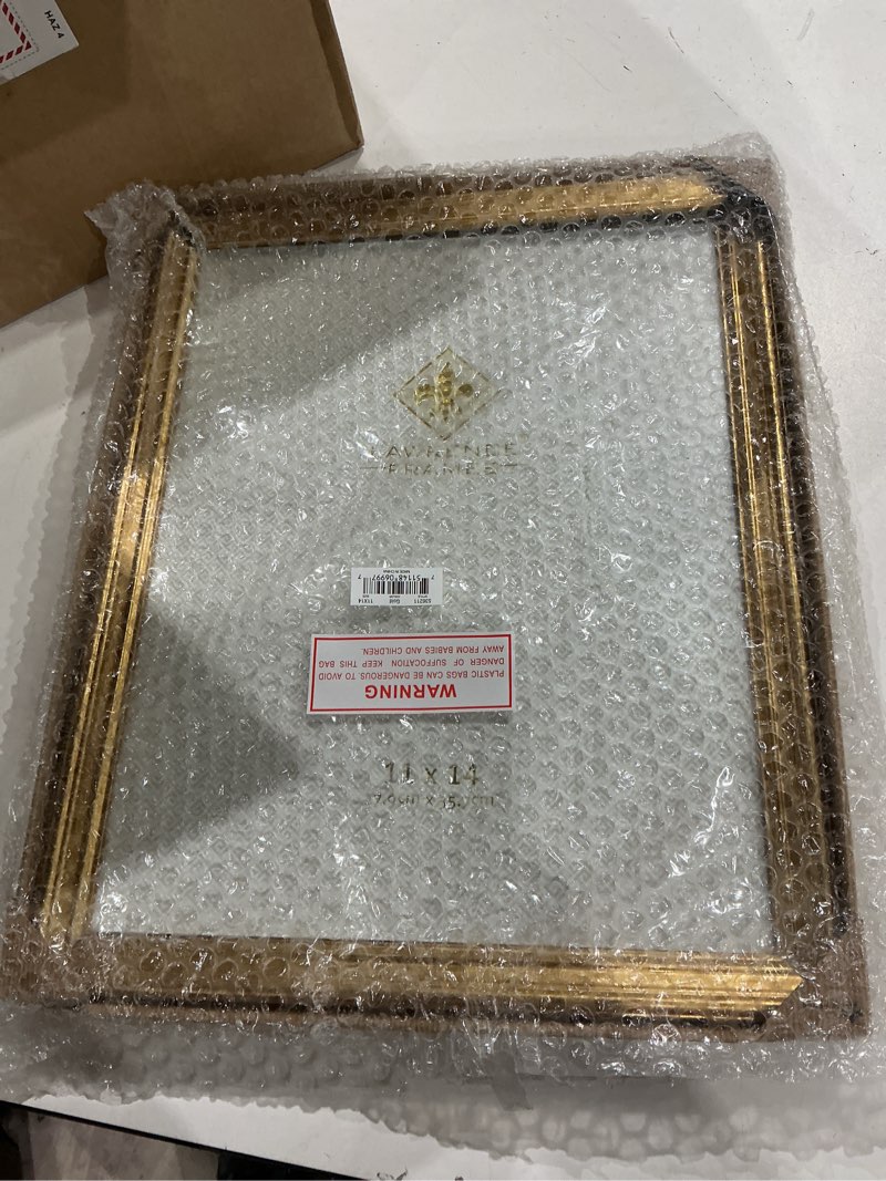 Condition photo showing Good Condition for 11x14 sutter burnished gold picture frame