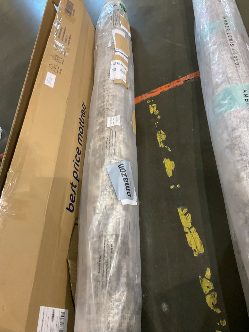 Condition photo showing Good Condition for large area rug