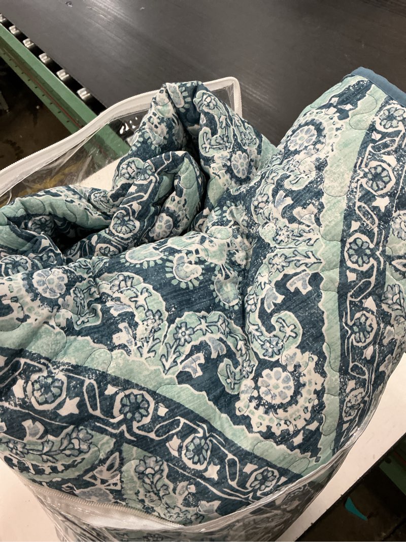 Condition photo showing Good Condition for comfort spaces reversible quilt set-vermicelli stitching design all season, lightweight, coverlet bedspread bedding, matching shams, full/queen (90 in x 90 in), gloria damask aqua 3 piece full/queen (90 in x 90 in) gloria aqua