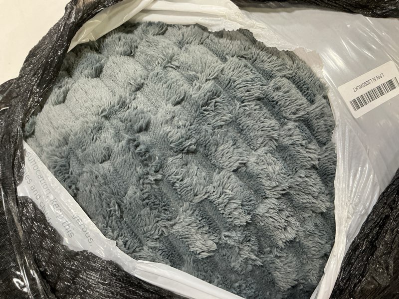 Condition photo showing Good Condition for GarveeHome Heated Blanket Electric Blanket King Size 90 in x100 in, w/Dual Control,10 Heating Levels & 10 Hours Auto Shut Off, Cozy Soft Fleece Fast Heating Blankets Gift, Machine Washable, Grey Grey 90"*100" King