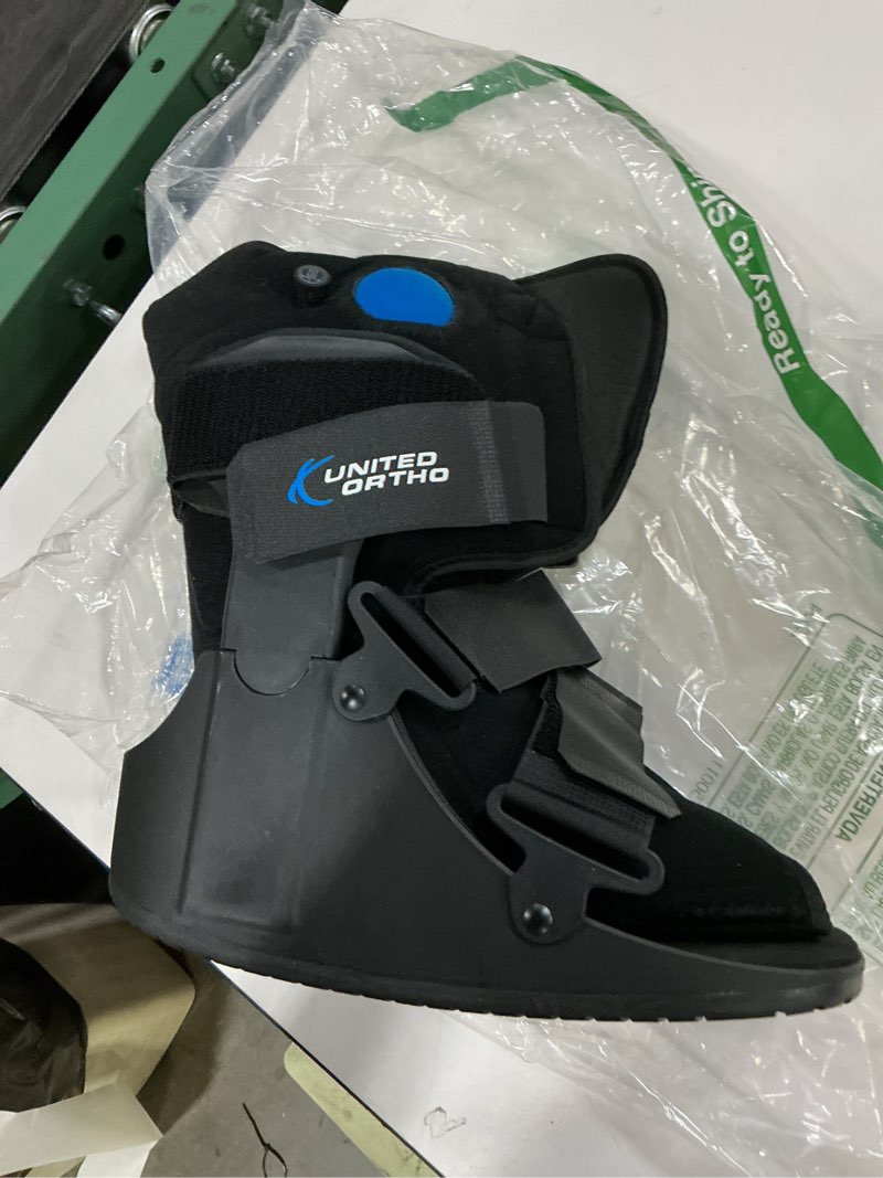 Condition photo showing Good Condition for United Ortho USA14115 Short Air Cam Walker Fracture Boot, Medium, Black Black Medium Boot