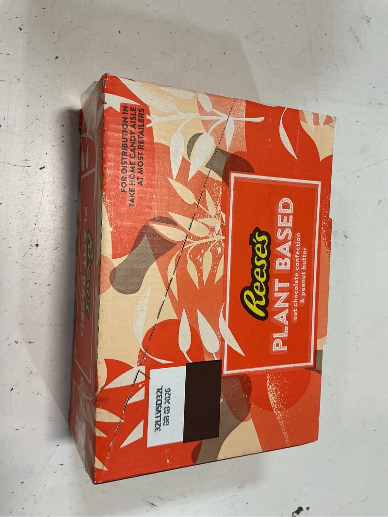Condition photo showing New/Like New for  ( BBD : 03 /2026 )) REESE PLANT BASED SIGNATURE CREAMY BAR BOX