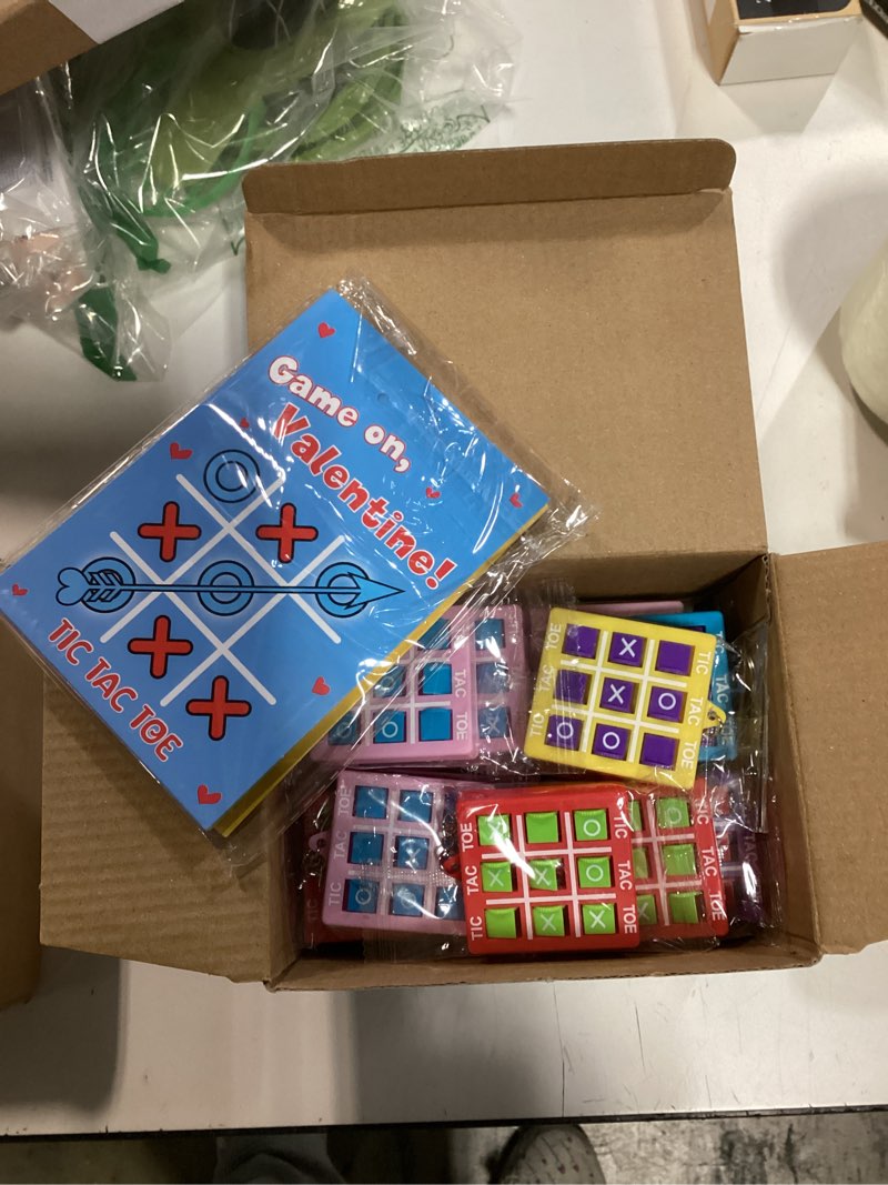 Condition photo showing New/Like New for 24 Pack Valentines Day Gifts for Kids Classroom Tic Tac Toe Game Keychains with Valentines Day Cards