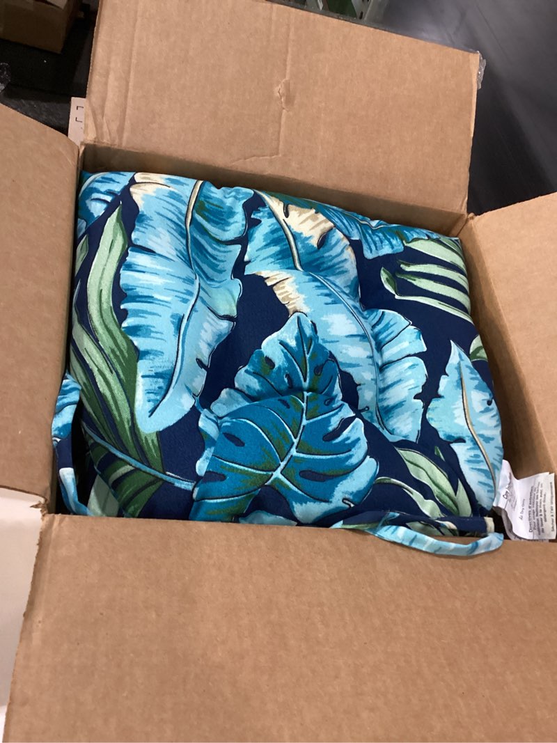 Condition photo showing Good Condition for Pillow Perfect Tropic Botanical Indoor/Outdoor Tufted Wicker Seat Cushion with Ties, 2 Count, 17" x 17.5", Blue Tortola Midnight