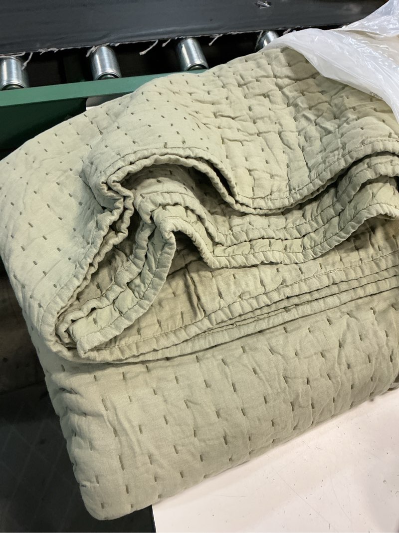Condition photo showing Good Condition for european linen cotton stitch quilt, full/queen, willowleaf
