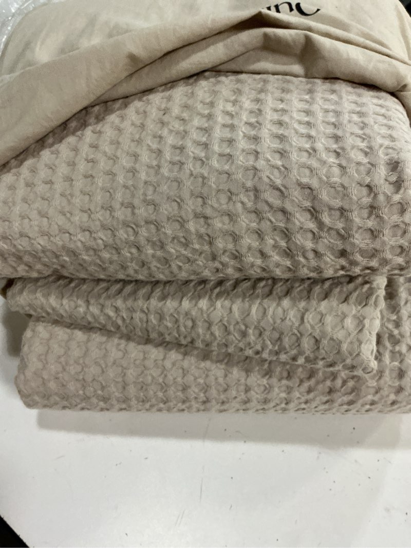 Condition photo showing New/Like New for organic luxe honeycomb duvet cover set, full/queen, sand