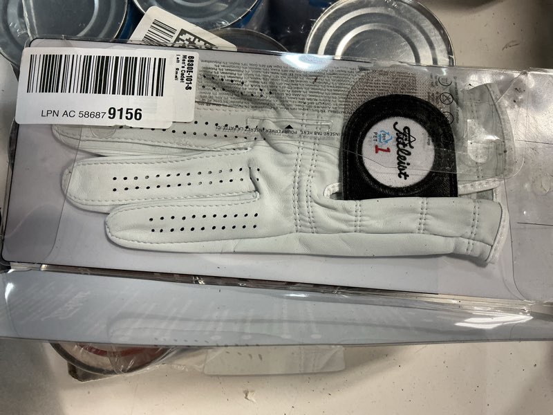 Condition photo showing New/Like New for titleist players men's regular left pearl cadet small worn on left hand