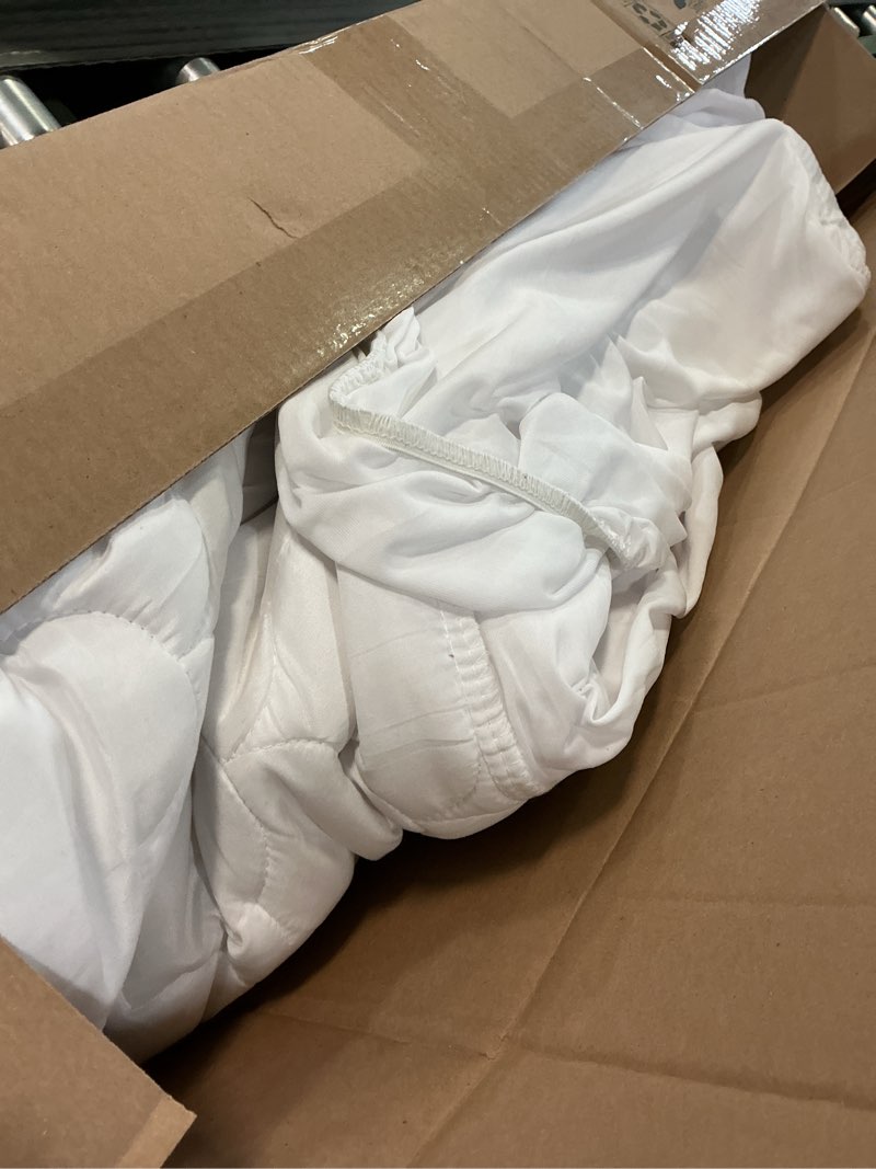 Condition photo showing As Is for Queen Mattress Pad Thick Quilted Mattress Topper, Air Mattress Cover, Super Soft Breathable and Noiseless Down Alternative Fiber Extra Thick Mattress Pad with Deep Pocket Fits up to 23 Inch Mattress Case Fabric :Microfiber Fill: Polyester Skirt:Polyester Queen