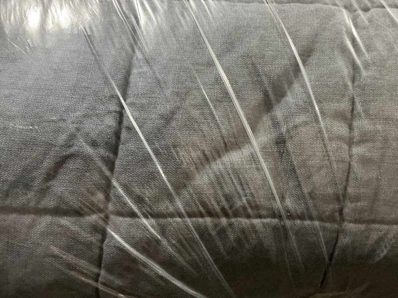 Condition photo showing Good Condition for european linen box quilt, queen