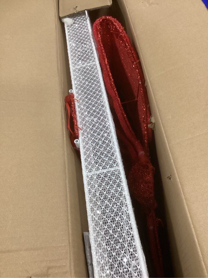 Condition photo showing Good Condition for Holiday Living 4-ft LED White Giftbox Decoration in the Outdoor Christmas