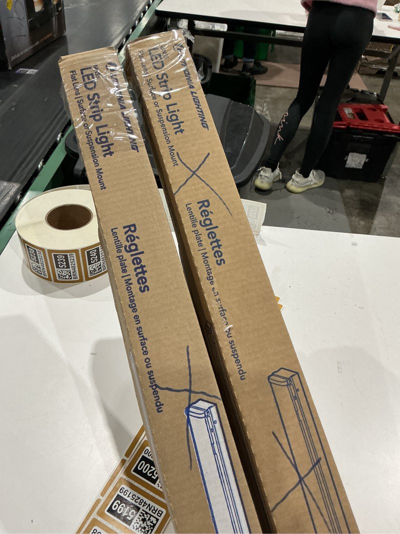 Condition photo showing Good Condition for mnss 8 ft. 220-watt equivalent integrated led white strip light fixture 4000k high output. 882.4  120-2774  4000k  11000 lumens  102 watts
