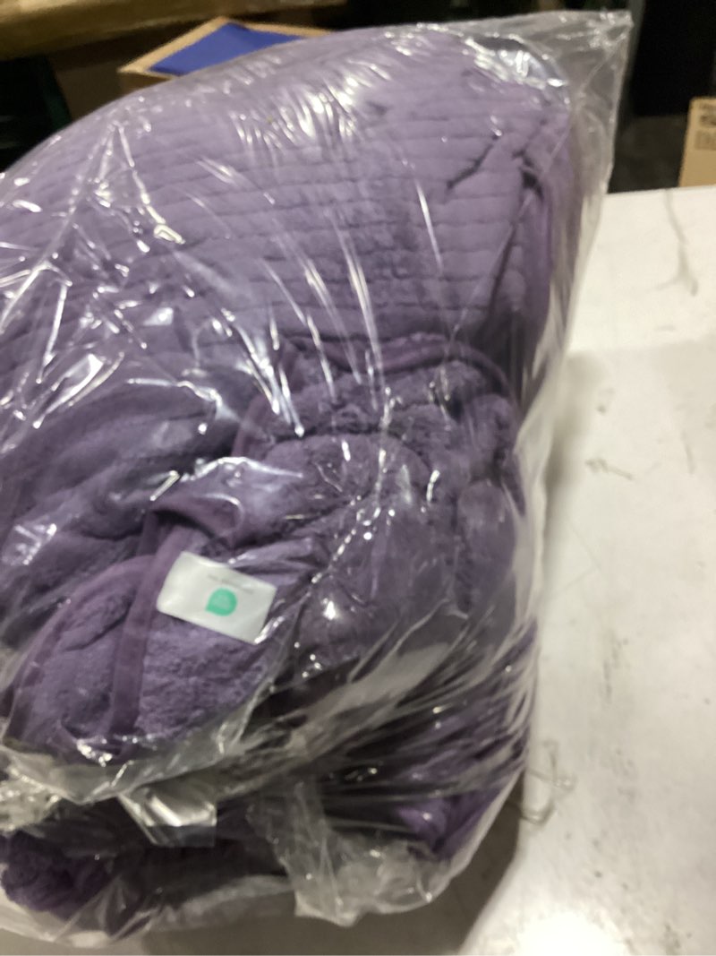Condition photo showing As Is for 18 piece family bath towel set include 6 bath towels,6 hand towels and 6 washcloths soft bathroom towel with hanging loops,highly absorbent quick dry towels set for bathroom,hotel and spa-dark purple purple 18-piece set