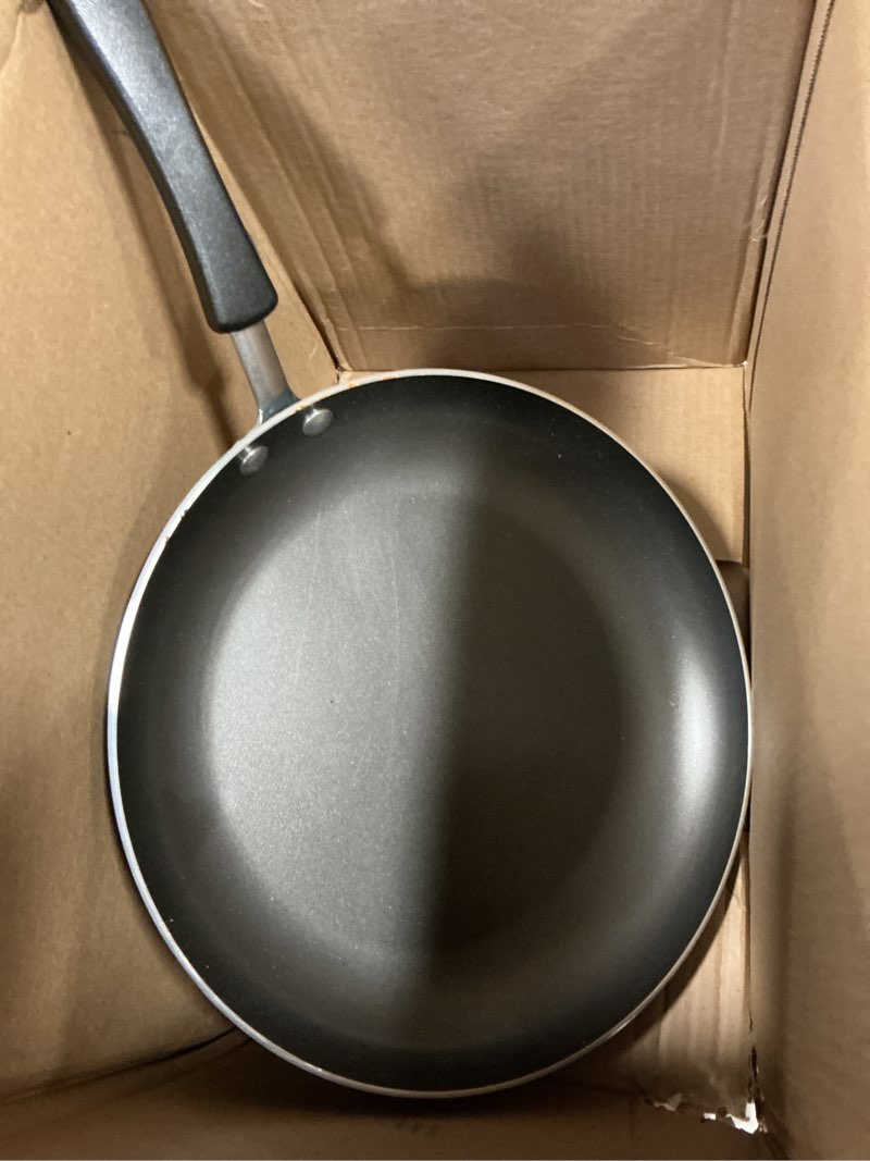 Condition photo showing Good Condition for Farberware Cookstart DiamondMax Nonstick Frying Pan/Skillet, Dishwasher Safe, 12 Inch - Aqua Aqua Skillet (12 Inch)