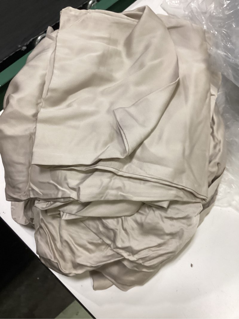 Condition photo showing Good Condition for quince bamboo sheet set, queen, sand