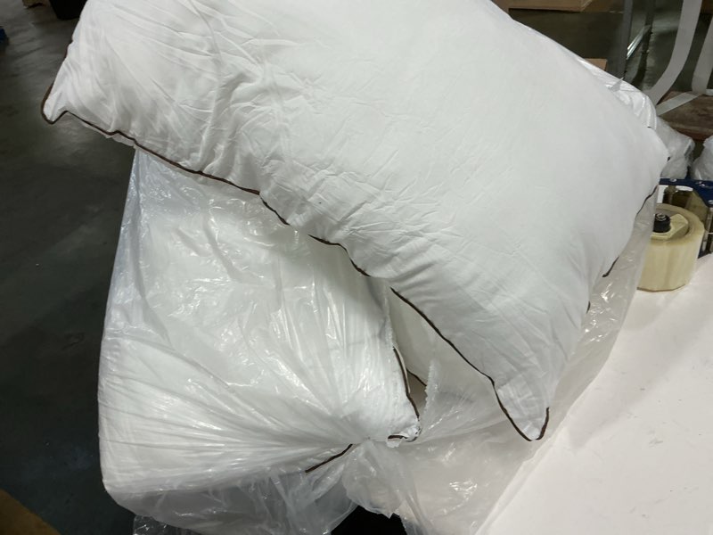 Condition photo showing Good Condition for HUXMEYSON Pillows Standard Size Set of 4, Bed Pillows Set of 4, Down Alternative Luxury Hotel Pillows for Sleeping and for Side and Back Sleepers Standard Size - (4 Pack) White