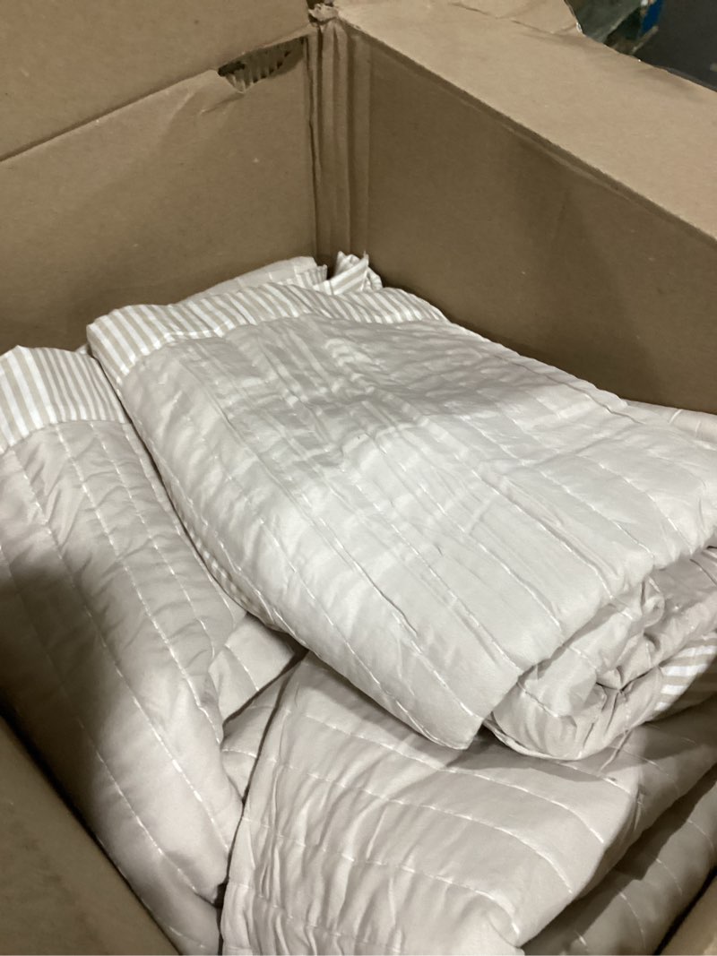 Condition photo showing Good Condition for bedsure quilts queen size - queen quilt bedding set bedspread coverlet comforter, lightweight corduroy pattern bedspread, 3-piece set with 90"x96" coverlet & 2 pillow shams, all-season soft microfiber 03 - linen (striped border) queen / full (90" x 96")