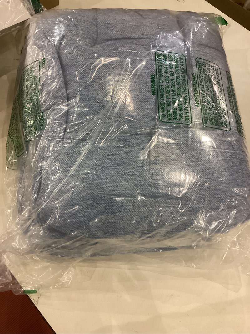 Condition photo showing Good Condition for SQUARE MOON D-Shaped 3" Thick Chair Cushions, Chair Pads for Dining Chairs and Kitchen Chairs, Indoor Dining Room Seat Cushions with Ties, Machine Washable, 17" x 16" x 3", 4/Pack, Light Blue B-17" x 16" x 3", 4/Pack B-light Blue