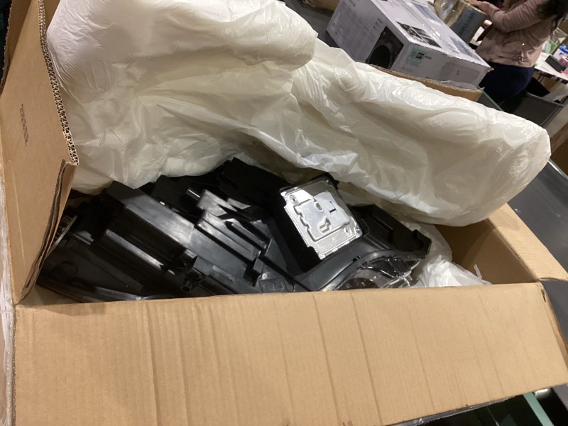 Condition photo showing New/Like New for Halogen Headlight Assembly w/o DRL for Ford Escape 2020-2022 Front Light Headlamp Left Driver Side LH