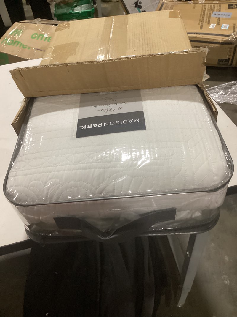 Condition photo showing Good Condition for Madison Park Daybed Cover Set Damask Quilted Cover for Daybeds, All Season, Pre-washed Cotton-Filled Coastal Bedding with Scallop Edge, Shams, Bedskirt, Décor Pillows, Tuscany, White, 39"x75", 6 Piece 75"x39" White