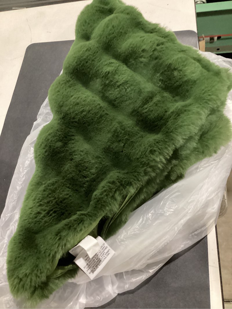 Condition photo showing Good Condition for forest faux fur pilow cover quince