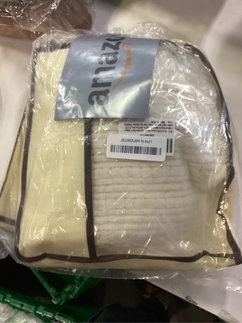 Condition photo showing New/Like New for FLOLEOPA Luxury Shaggy Toilet Bath Mat U-Shaped Contour Rugs for Bathroom, Soft Comfortable Toilet Floor Mat, 24 X 20 Inches, Super Absorbent Water, Non-Slip, Machine-Washable, Cream Cream 20x24 inches