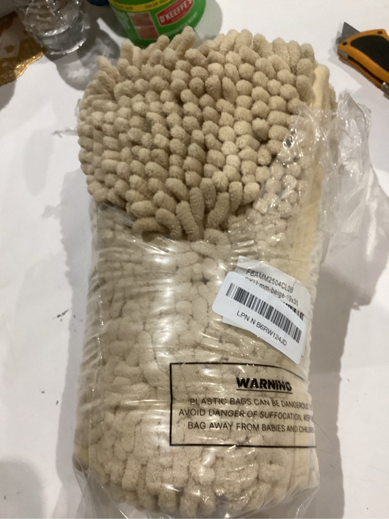 Condition photo showing Good Condition for muddy mat® | super absorbent door mat indoor, microfiber quick dry chenille entryway rug, non-slip front door mat, indoor mats for entryway, machine washable pet rug, beige 30"x19" beige 19" x 30"