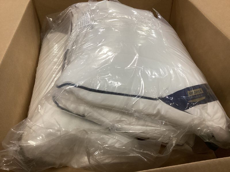 Condition photo showing Good Condition for Phantoscope Pillow Inserts, Hypoallergenic 100% Virgin Fiber Square Form Microfiber Throw Pillow Inserts, Couch Bed Pillows 45x45 cm, 18x18 Inch (Pack of 4) 18x18 Inch (Pack of 4) White