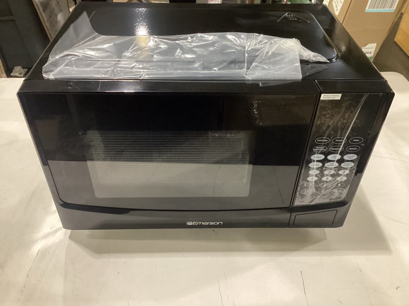 Condition photo showing Good Condition for **untested** emerson mw9255w countertop microwave, black